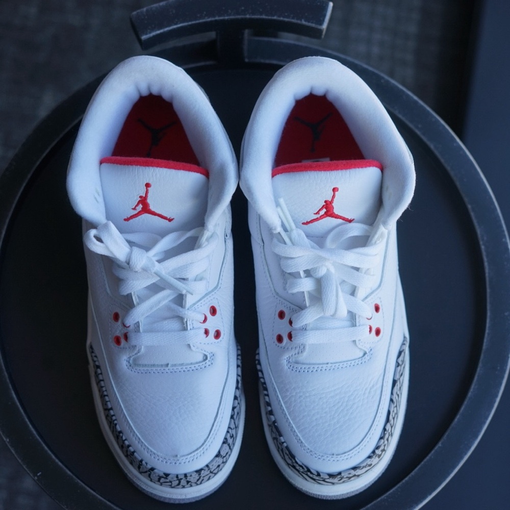 NEW Air Jordan 3 Retro - Size 7Y